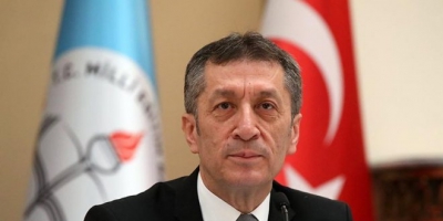 Bakan Selçuk'tan Anlamlı Paylaşım